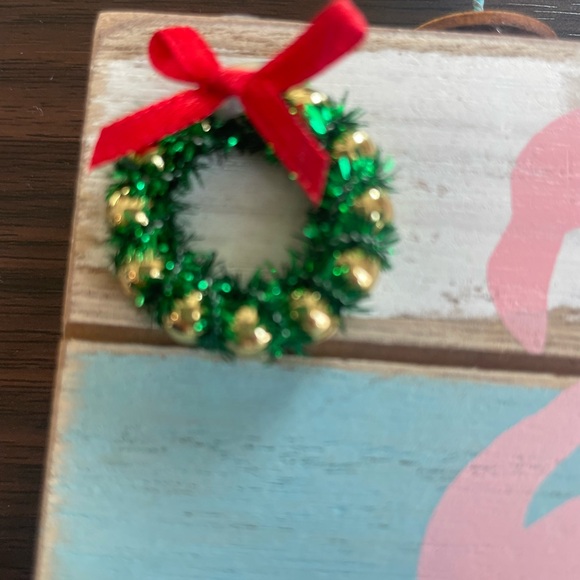 Christmas Kitch Flamingo Decor - Picture 6 of 7